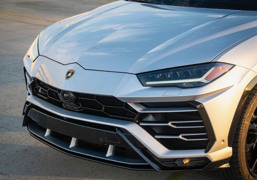 Lamborghini Urus in Silver | Rain Luxury