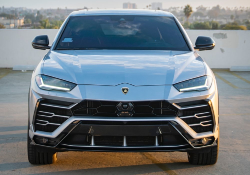 Lamborghini Urus in Silver | Rain Luxury