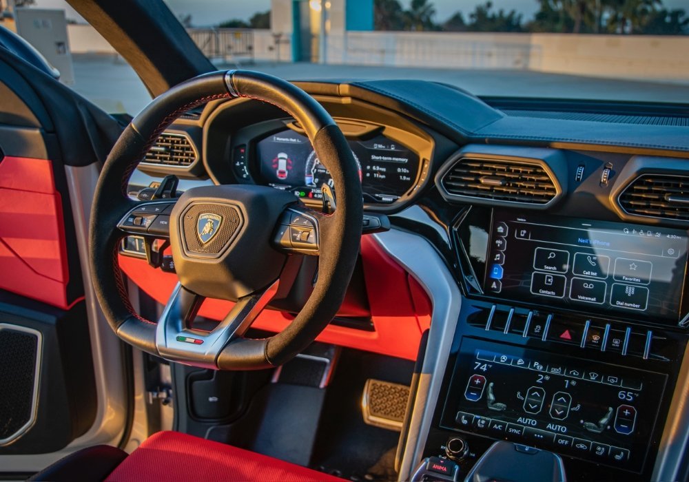 Lamborghini Urus in Silver | Rain Luxury